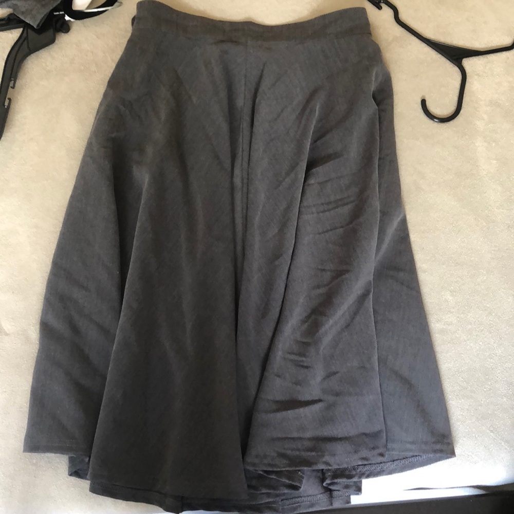 Gray flowy skirt